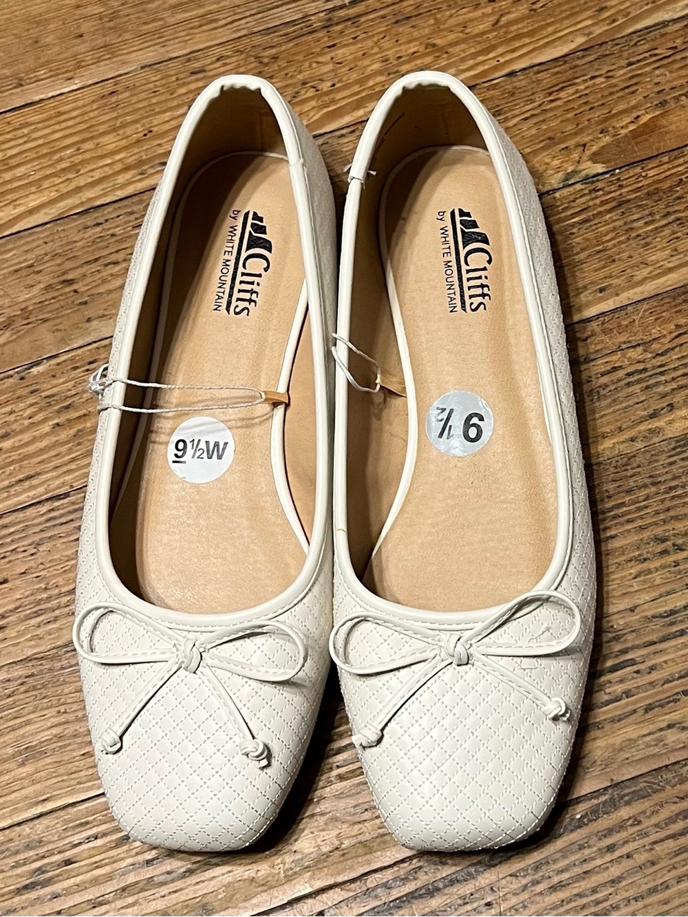 Cliffs by WHITE MOUNTAIN Cream Quilted Bow Ballet Flats
